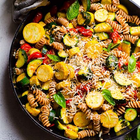pasta-with-zucchini-and-tomatoes-ifoodreal image