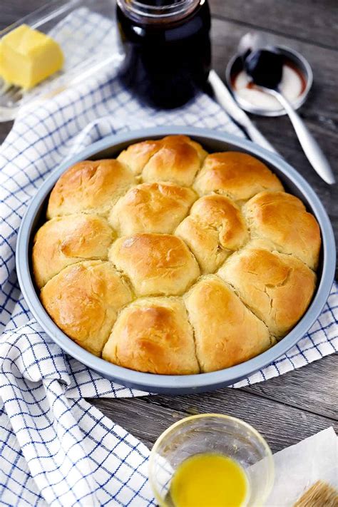 quick-and-easy-dinner-rolls-bowl-of-delicious image