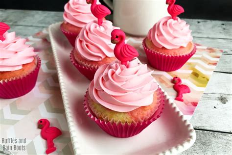 flamingo-cupcakes-for-an-easy-peasy-summer-vibe image