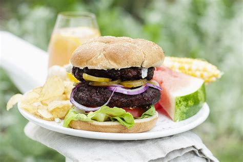 lets-grill-throw-the-ultimate-backyard-burger-bash image