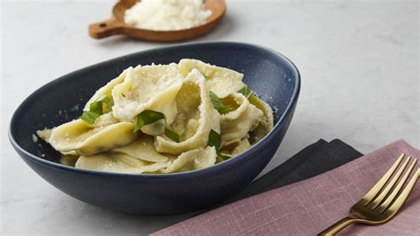 tortellini-with-spinach-ricotta-filling-and-parmesan-sauce image