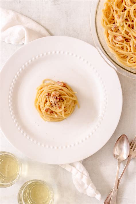 traditional-spaghetti-alla-carbonara-savoring-italy image