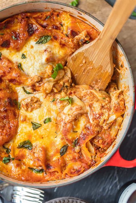 dutch-oven-lasagna-recipe-stovetop-lasagna-video image