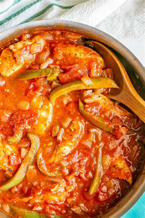 quick-chicken-cacciatore-video-family-food-on-the image