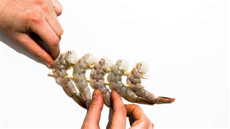 how-to-assemble-shrimp-skewers-like-a-professional image