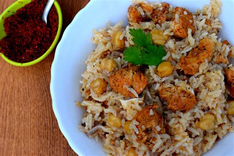 spicy-moroccan-rice-with-chicken-recipe-by-archanas image