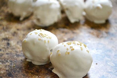how-to-make-cookie-butter-cake-balls-spoon-university image