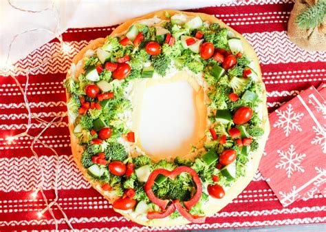 christmas-wreath-veggie-pizza-appetizer-cheese image