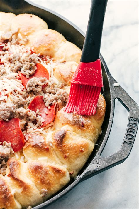 cheesy-skillet-pizza-the-food-cafe image