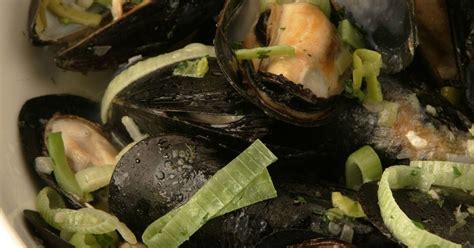 mussels-with-leeks-and-white-wine-recipe-los image