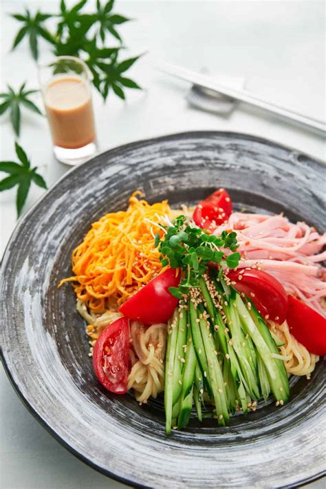 hiyashi-chuka-recipe-冷やし中華-chilled-ramen-salad image