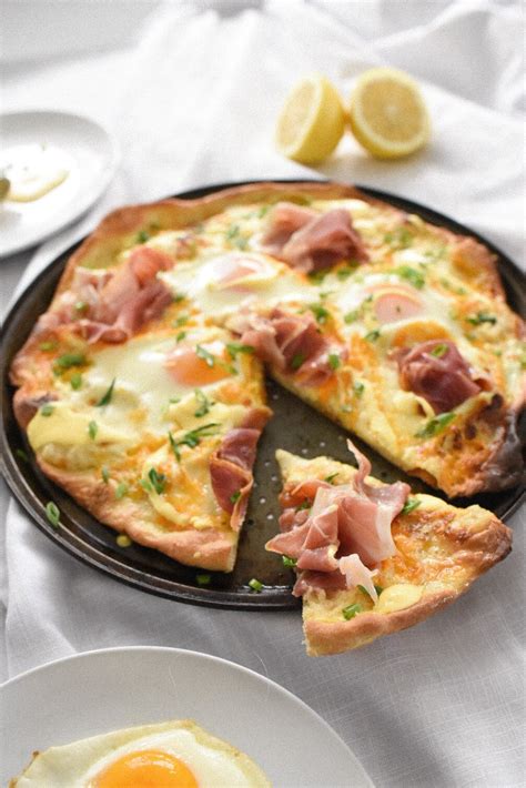 eggs-benny-breakfast-pizza-theasty image
