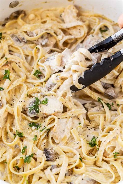making-chicken-fettuccine-alfredo-for-a-crowd-tips image