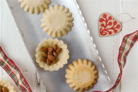 norwegian-christmas-cookies-sandkaker-sandbakkelse image