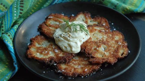andrew-zimmerns-perfect-potato-latkes-recipe-the image