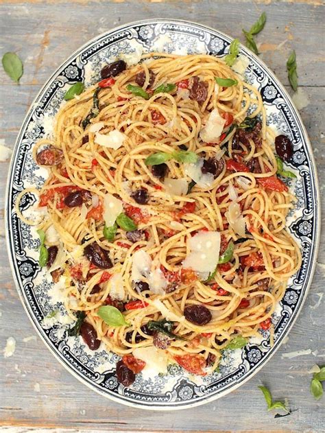 spaghetti-alla-puttanesca-recipe-jamieolivercom image