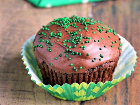 chocolate-cupcakes-with-mint-filling-life-love-and image