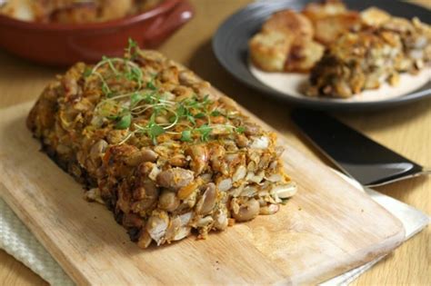 carrot-and-cashew-nut-roast-easy-cheesy-vegetarian image