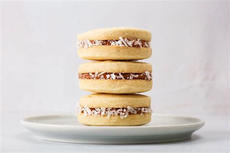 alfajores-recipe-caramel-sandwich-cookies-the image