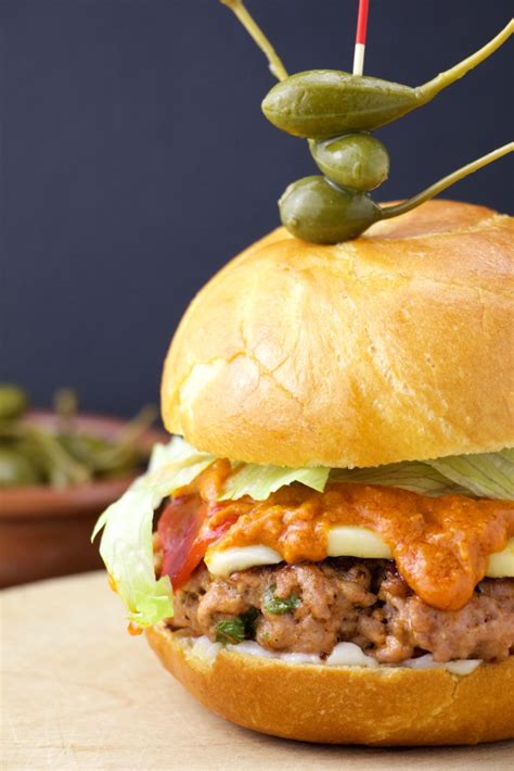 spanish-style-burger-the-foodolic image