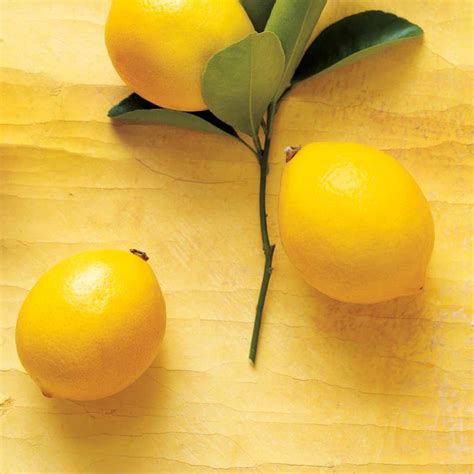 classic-lemon-meringue-pie-ricardo image