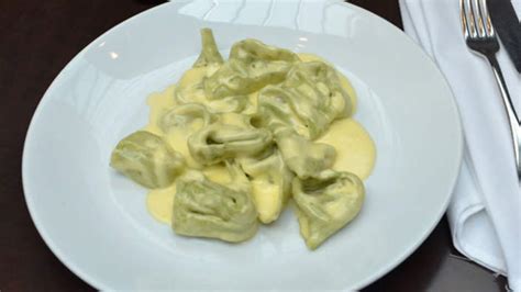spinach-and-ricotta-tortellini-recipe-sbs-food image