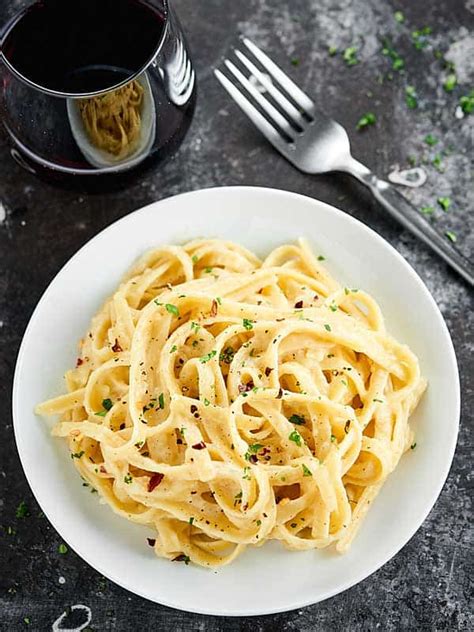 healthy-alfredo-sauce-recipe-only-130-calories-per image