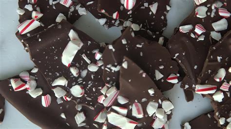 how-to-make-3-ingredient-dark-chocolate-peppermint-bark image