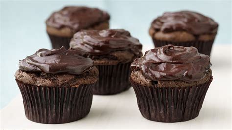 vegan-chocolate-avocado-cupcakes image