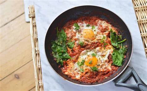 moroccan-eggs-shakshuka-brunch-recipe-the-usual image