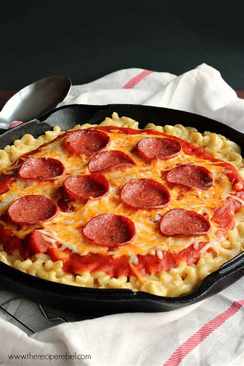 one-pot-pepperoni-pizza-mac-cheese-the image