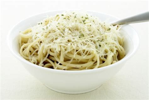 cacio-e-pepe-spaghetti-with-pecorino-and-pepper image