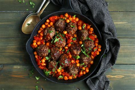 spicy-meatballs-and-chickpeas-burn-fat-lose-weight-build-muscle image