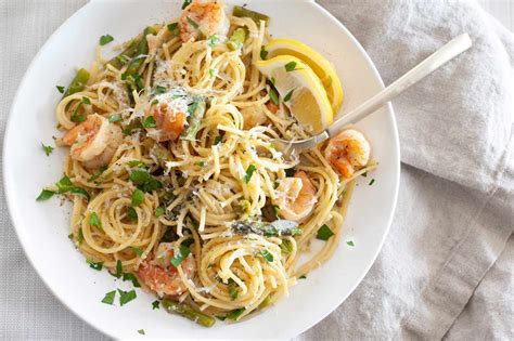 shrimp-and-asparagus-pasta image