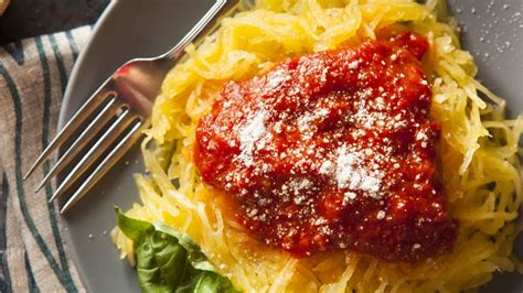 simple-spaghetti-squash-with-marinara-wide-open-eats image