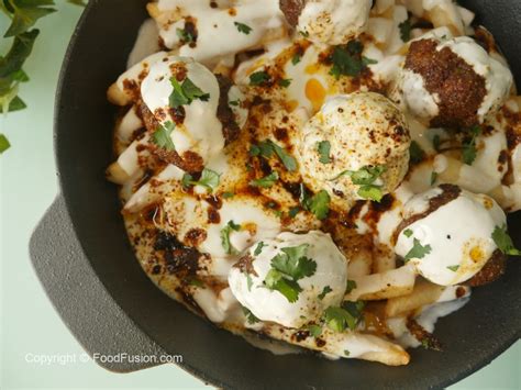 turkish-style-kofte-in-garlic-yogurt-sauce-food-fusion image