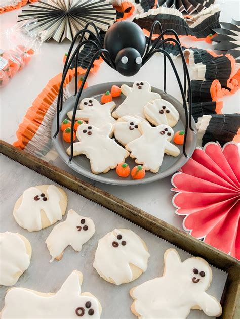 ghost-no-chill-sugar-cookies-with-3-minute-icing image