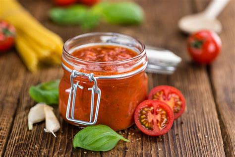 tomato-basil-pasta-and-pizza-sauce-recipe-by image