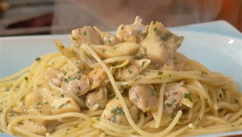 spaghetti-with-clam-sauce-lidia image