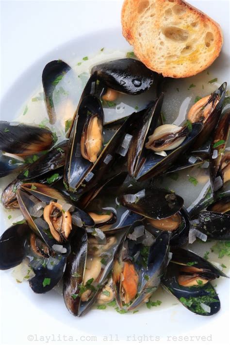 mussels-in-white-wine-sauce-laylitas image