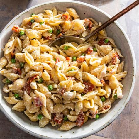pasta-with-sun-dried-tomatoes-ricotta-and-peas image