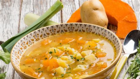 zupa-z-dyni-jest-smaczna-i-zdrowa-Łatwy-przepis image