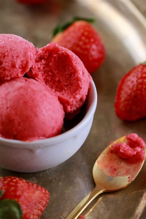 strawberry-frozen-yogurt-recipe-no-machine-bigger image