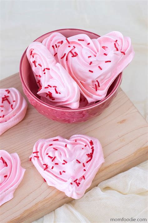 valentine-meringue-cookies-how-to-make-heart image