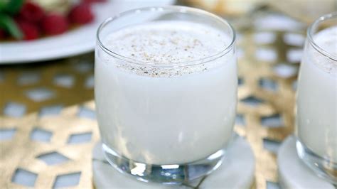 vegan-eggnog-with-cashews-coconut-milk-maple image