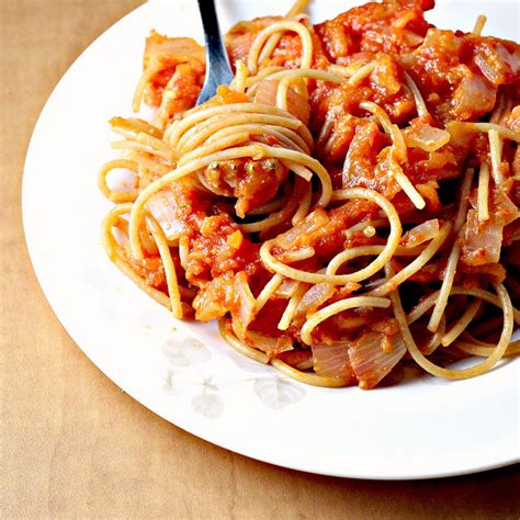 spaghetti-in-tomato-apple-sauceeatlivebe image