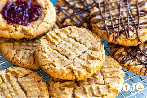 best-peanut-butter-cookies-recipe-2022-jojo image