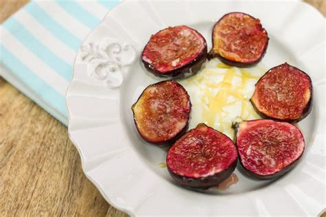 honey-roasted-figs-with-greek-yogurt-maya image