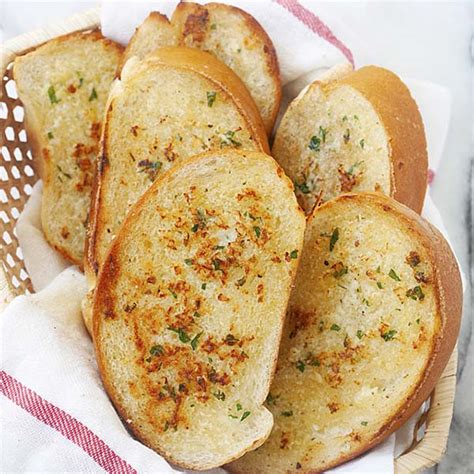 garlic-bread-cooked-on-skillet-in-15-mins-rasa-malaysia image