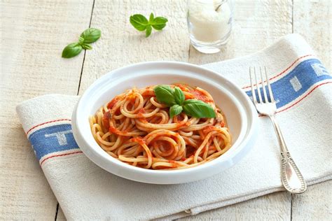 spaghetti-al-pomodoro image